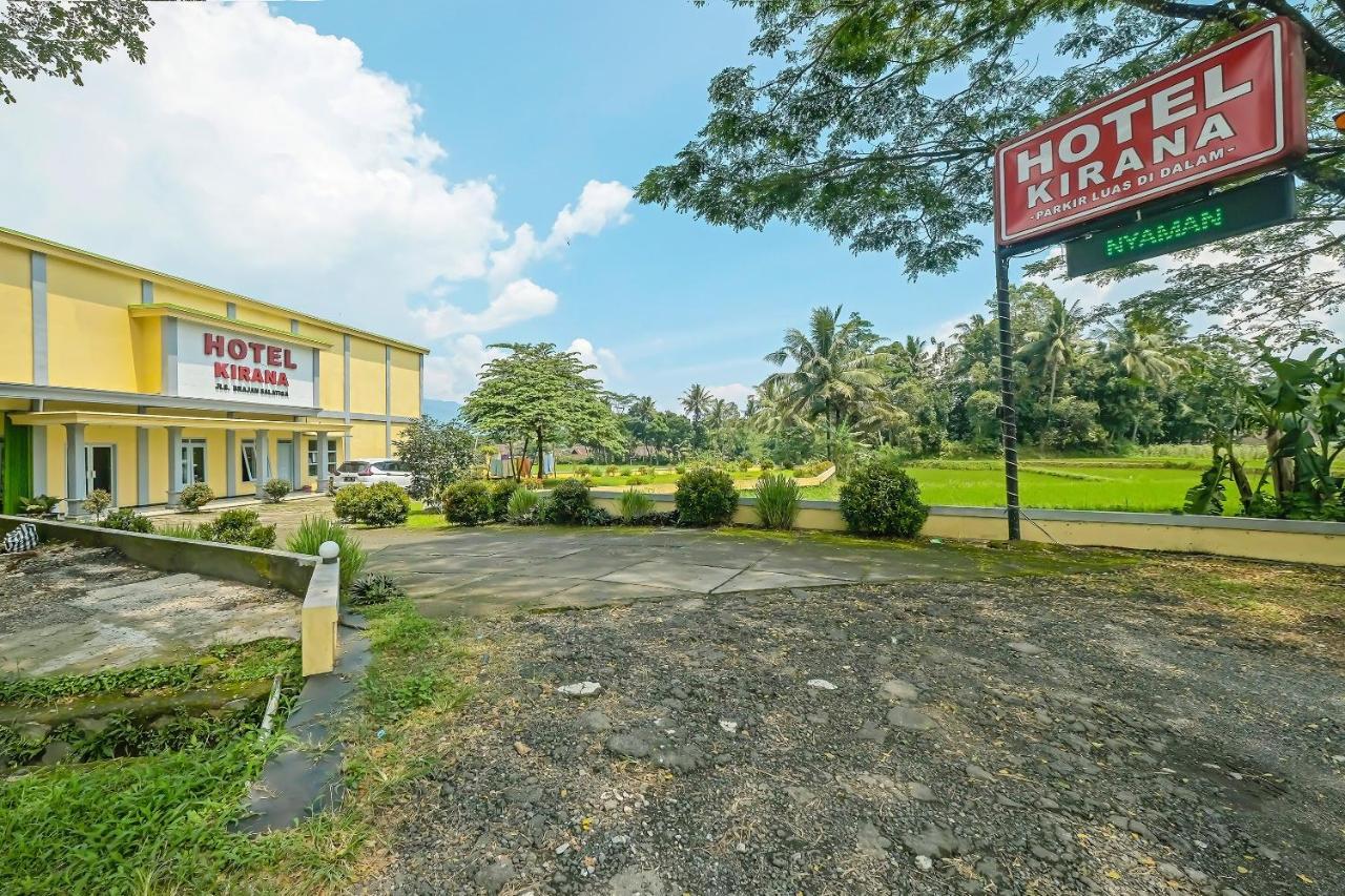 Oyo 92483 Hotel Kirana Salatiga Exterior foto